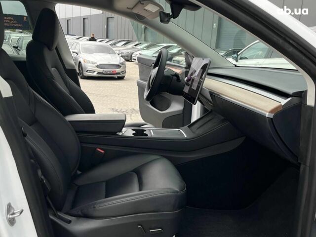 Белый Тесла Model Y, объемом двигателя 0 л и пробегом 33 тыс. км за 34890 $, фото 19 на Automoto.ua