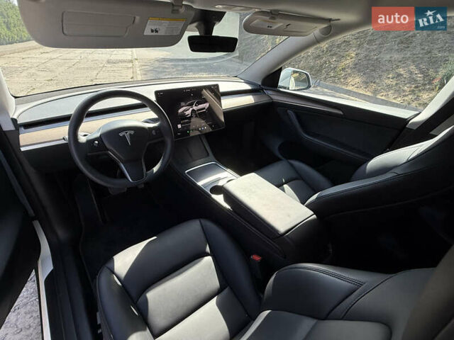 Белый Тесла Model Y, объемом двигателя 0 л и пробегом 13 тыс. км за 29500 $, фото 22 на Automoto.ua