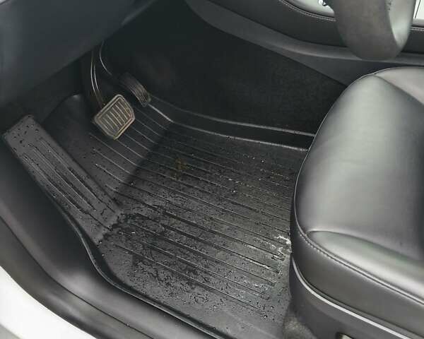 Белый Тесла Model Y, объемом двигателя 0 л и пробегом 19 тыс. км за 28800 $, фото 5 на Automoto.ua