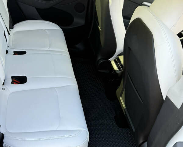 Белый Тесла Model Y, объемом двигателя 0 л и пробегом 5 тыс. км за 30100 $, фото 11 на Automoto.ua