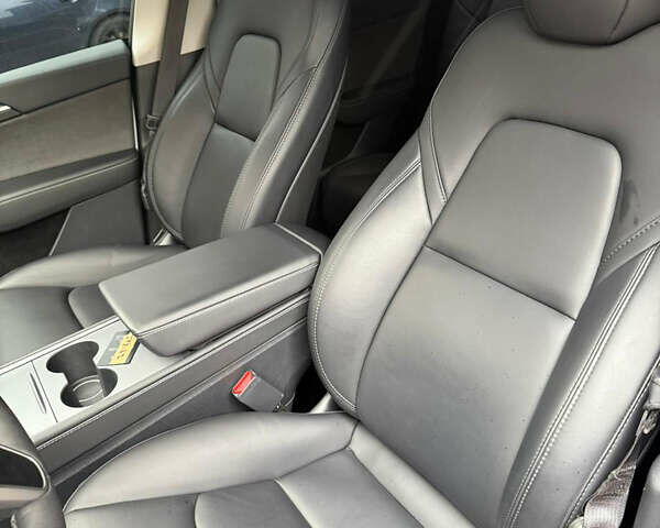 Белый Тесла Model Y, объемом двигателя 0 л и пробегом 17 тыс. км за 31300 $, фото 16 на Automoto.ua