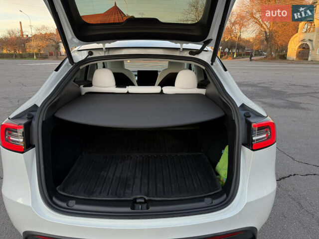 Белый Тесла Model Y, объемом двигателя 0 л и пробегом 17 тыс. км за 37500 $, фото 8 на Automoto.ua