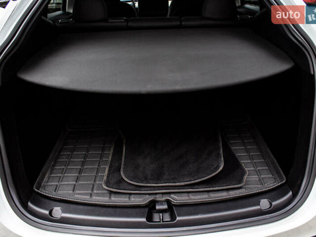 Білий Тесла Model Y, об'ємом двигуна 0 л та пробігом 11 тис. км за 30000 $, фото 25 на Automoto.ua