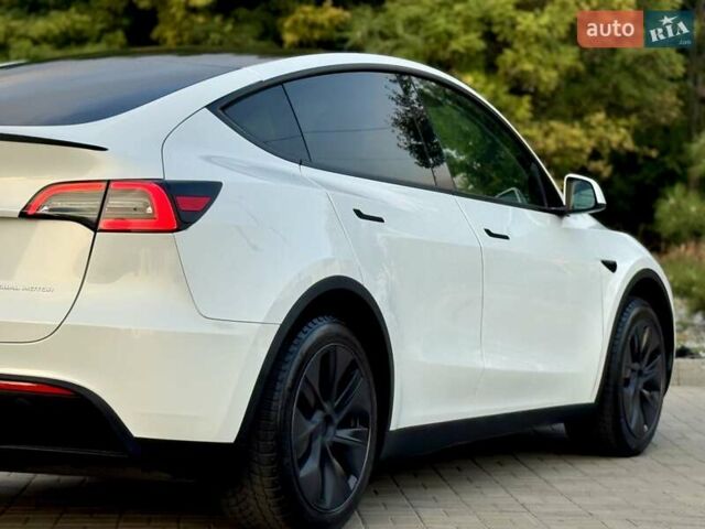 Белый Тесла Model Y, объемом двигателя 0 л и пробегом 3 тыс. км за 34498 $, фото 11 на Automoto.ua