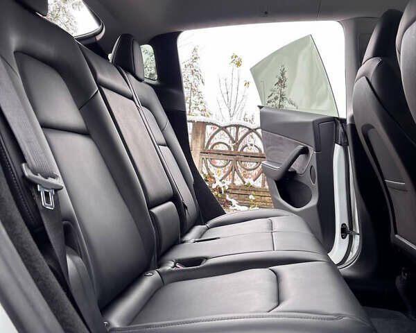 Белый Тесла Model Y, объемом двигателя 0 л и пробегом 16 тыс. км за 30999 $, фото 46 на Automoto.ua