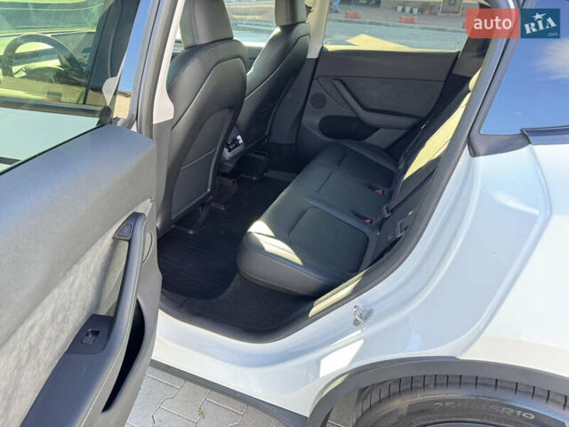 Белый Тесла Model Y, объемом двигателя 0 л и пробегом 26 тыс. км за 29900 $, фото 51 на Automoto.ua