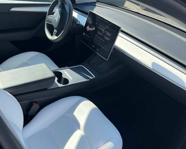 Белый Тесла Model Y, объемом двигателя 0 л и пробегом 39 тыс. км за 30999 $, фото 14 на Automoto.ua
