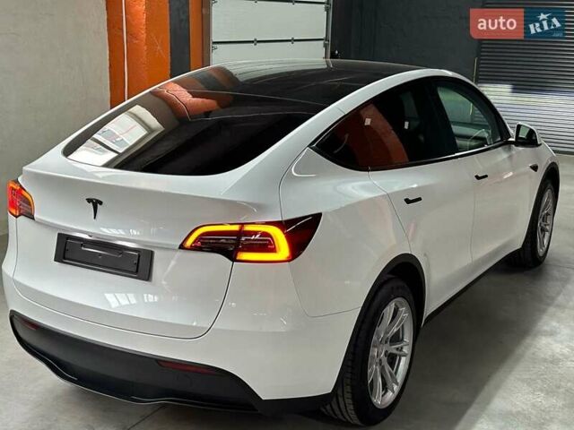 Белый Тесла Model Y, объемом двигателя 0 л и пробегом 25 тыс. км за 31500 $, фото 16 на Automoto.ua