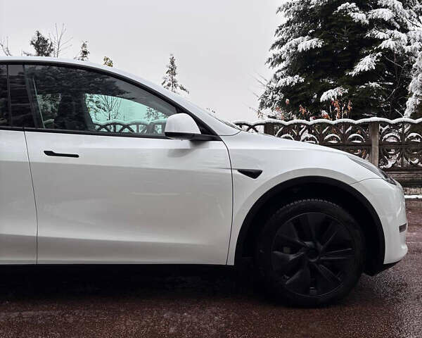 Белый Тесла Model Y, объемом двигателя 0 л и пробегом 16 тыс. км за 30999 $, фото 20 на Automoto.ua