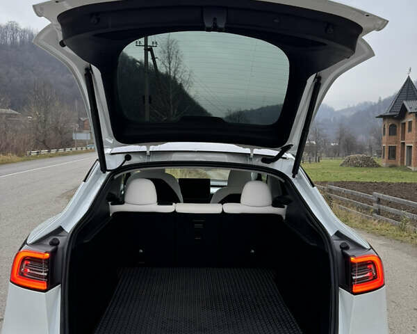 Белый Тесла Model Y, объемом двигателя 0 л и пробегом 23 тыс. км за 34000 $, фото 18 на Automoto.ua