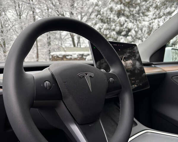 Белый Тесла Model Y, объемом двигателя 0 л и пробегом 16 тыс. км за 30999 $, фото 62 на Automoto.ua