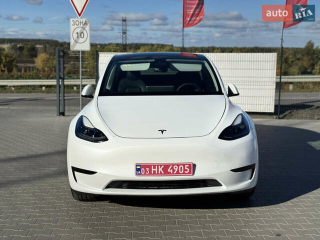 Белый Тесла Model Y, объемом двигателя 0 л и пробегом 26 тыс. км за 29900 $, фото 2 на Automoto.ua