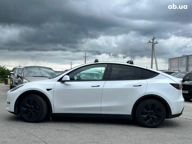 Белый Тесла Model Y, объемом двигателя 0 л и пробегом 33 тыс. км за 34890 $, фото 5 на Automoto.ua