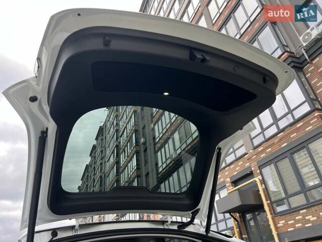 Белый Тесла Model Y, объемом двигателя 0 л и пробегом 2 тыс. км за 34500 $, фото 42 на Automoto.ua