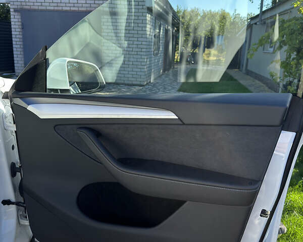 Белый Тесла Model Y, объемом двигателя 0 л и пробегом 8 тыс. км за 35000 $, фото 15 на Automoto.ua