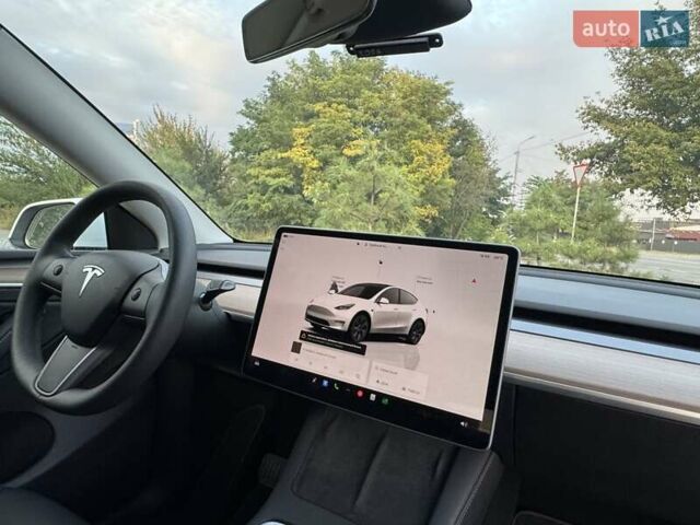 Белый Тесла Model Y, объемом двигателя 0 л и пробегом 3 тыс. км за 34498 $, фото 32 на Automoto.ua