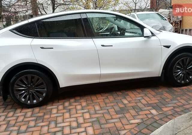 Белый Тесла Model Y, объемом двигателя 0 л и пробегом 8 тыс. км за 27300 $, фото 8 на Automoto.ua