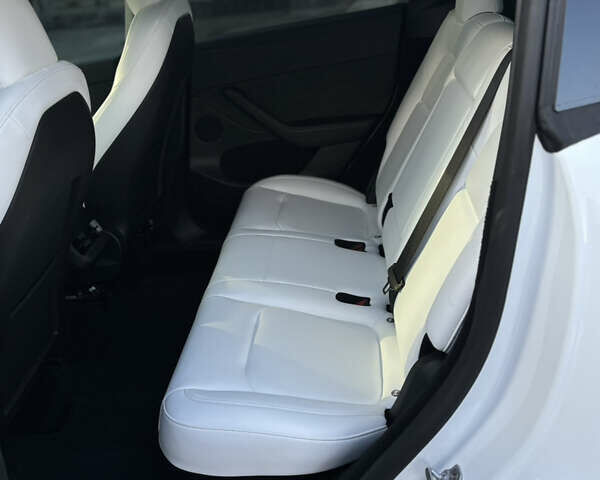 Белый Тесла Model Y, объемом двигателя 0 л и пробегом 24 тыс. км за 27800 $, фото 8 на Automoto.ua