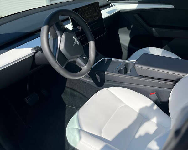 Белый Тесла Model Y, объемом двигателя 0 л и пробегом 39 тыс. км за 30999 $, фото 17 на Automoto.ua
