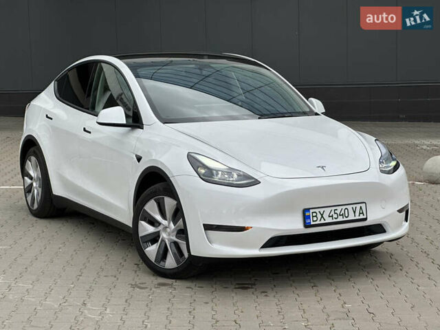 Белый Тесла Model Y, объемом двигателя 0 л и пробегом 1 тыс. км за 28800 $, фото 1 на Automoto.ua