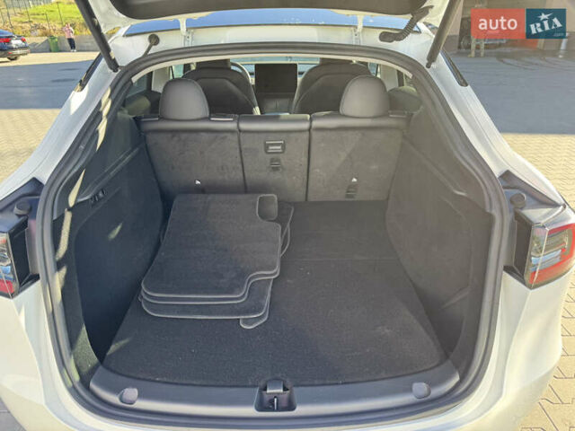 Белый Тесла Model Y, объемом двигателя 0 л и пробегом 26 тыс. км за 29900 $, фото 21 на Automoto.ua