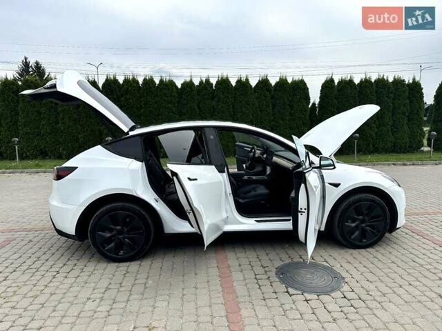 Белый Тесла Model Y, объемом двигателя 0 л и пробегом 5 тыс. км за 29999 $, фото 4 на Automoto.ua