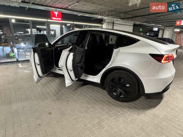 Белый Тесла Model Y, объемом двигателя 0 л и пробегом 32 тыс. км за 29500 $, фото 8 на Automoto.ua