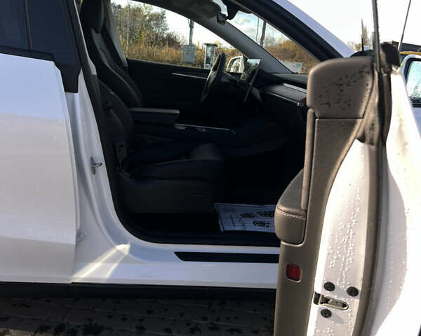 Тесла Model Y 2024 у Жовкві на Automoto.ua Білий Тесла Model Y, об'ємом двигуна 0 л та пробігом 30 тис. км за 33000 $, фото 11 на Automoto.ua