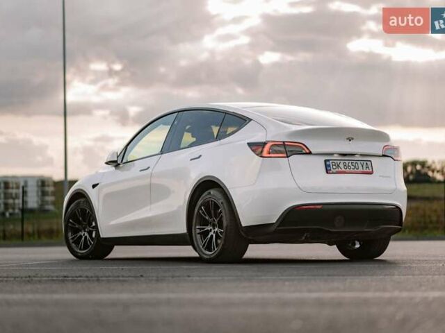 Білий Тесла Model Y, об'ємом двигуна 0 л та пробігом 5 тис. км за 29900 $, фото 54 на Automoto.ua