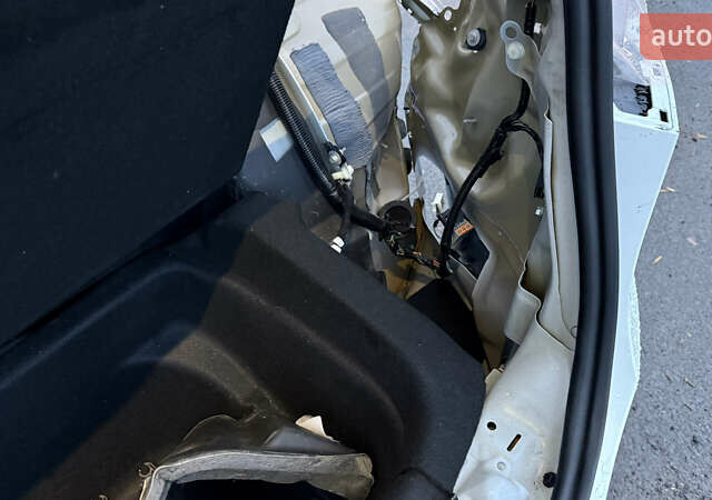 Білий Тесла Model Y, об'ємом двигуна 0 л та пробігом 96 тис. км за 19900 $, фото 23 на Automoto.ua