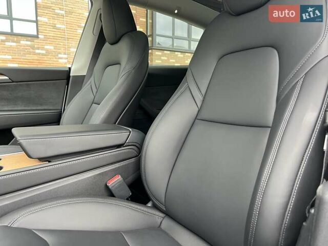 Белый Тесла Model Y, объемом двигателя 0 л и пробегом 2 тыс. км за 34500 $, фото 35 на Automoto.ua