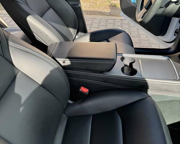 Белый Тесла Model Y, объемом двигателя 0 л и пробегом 25 тыс. км за 31500 $, фото 8 на Automoto.ua