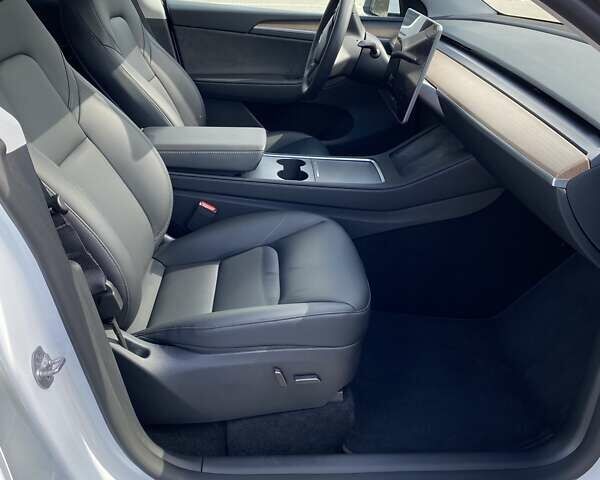 Білий Тесла Model Y, об'ємом двигуна 0 л та пробігом 11 тис. км за 34800 $, фото 23 на Automoto.ua