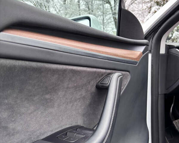 Белый Тесла Model Y, объемом двигателя 0 л и пробегом 16 тыс. км за 30999 $, фото 54 на Automoto.ua