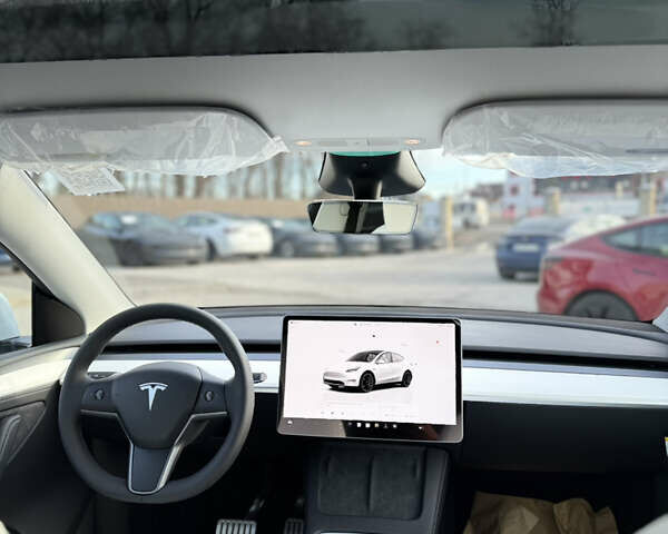 Белый Тесла Model Y, объемом двигателя 0 л и пробегом 1 тыс. км за 42500 $, фото 35 на Automoto.ua