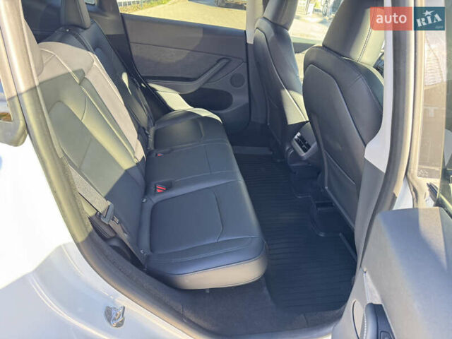 Белый Тесла Model Y, объемом двигателя 0 л и пробегом 26 тыс. км за 29900 $, фото 40 на Automoto.ua