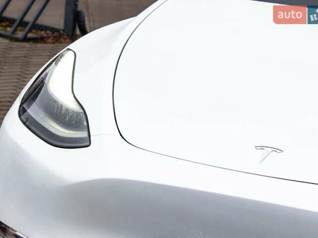 Білий Тесла Model Y, об'ємом двигуна 0 л та пробігом 11 тис. км за 30000 $, фото 19 на Automoto.ua