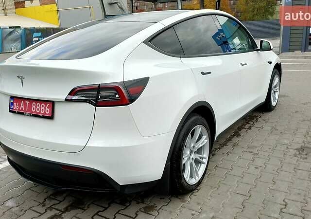 Белый Тесла Model Y, объемом двигателя 0 л и пробегом 7 тыс. км за 27500 $, фото 6 на Automoto.ua