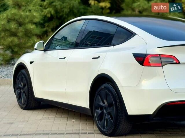 Белый Тесла Model Y, объемом двигателя 0 л и пробегом 3 тыс. км за 34498 $, фото 7 на Automoto.ua