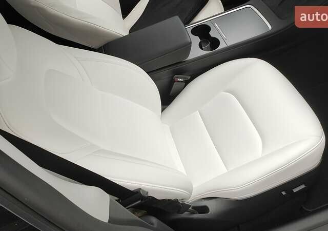 Белый Тесла Model Y, объемом двигателя 0 л и пробегом 8 тыс. км за 27300 $, фото 5 на Automoto.ua