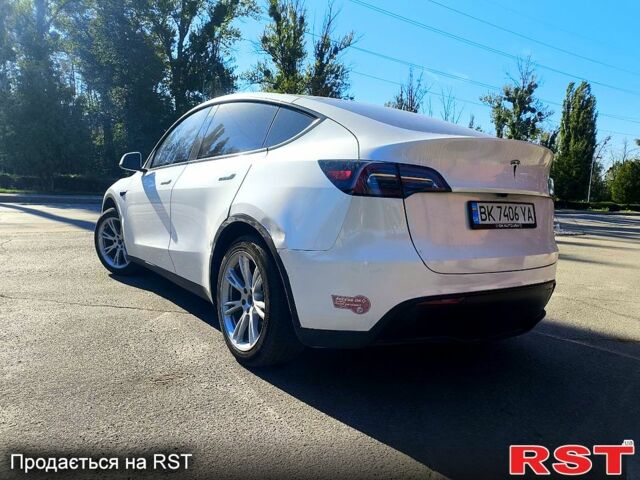 Белый Тесла Model Y, объемом двигателя 0 л и пробегом 19 тыс. км за 24000 $, фото 1 на Automoto.ua