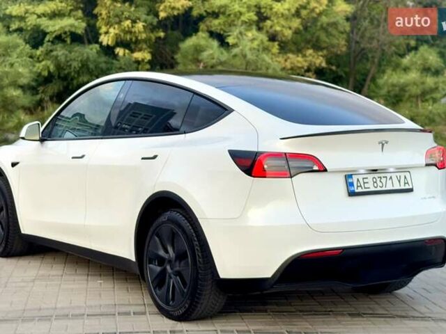 Белый Тесла Model Y, объемом двигателя 0 л и пробегом 3 тыс. км за 34498 $, фото 6 на Automoto.ua
