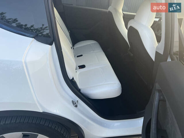 Белый Тесла Model Y, объемом двигателя 0 л и пробегом 8 тыс. км за 33000 $, фото 14 на Automoto.ua