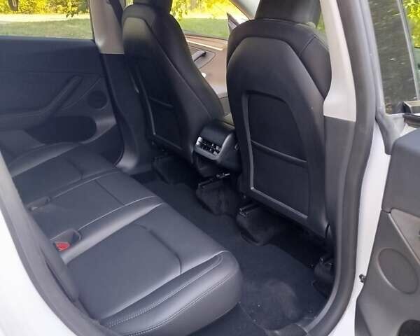 Білий Тесла Model Y, об'ємом двигуна 0 л та пробігом 25 тис. км за 32500 $, фото 12 на Automoto.ua