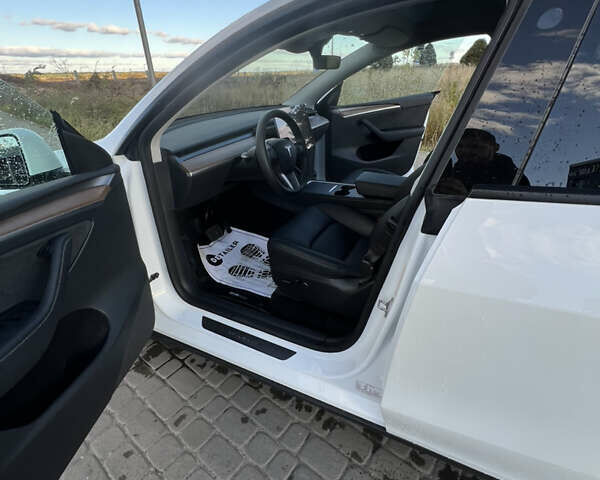 Тесла Model Y 2024 у Жовкві на Automoto.ua Білий Тесла Model Y, об'ємом двигуна 0 л та пробігом 30 тис. км за 33000 $, фото 28 на Automoto.ua