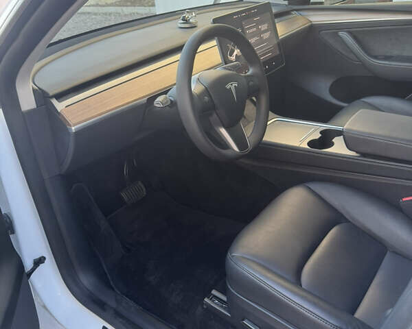 Білий Тесла Model Y, об'ємом двигуна 0 л та пробігом 10 тис. км за 31300 $, фото 12 на Automoto.ua
