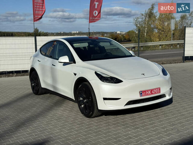 Белый Тесла Model Y, объемом двигателя 0 л и пробегом 26 тыс. км за 29900 $, фото 5 на Automoto.ua
