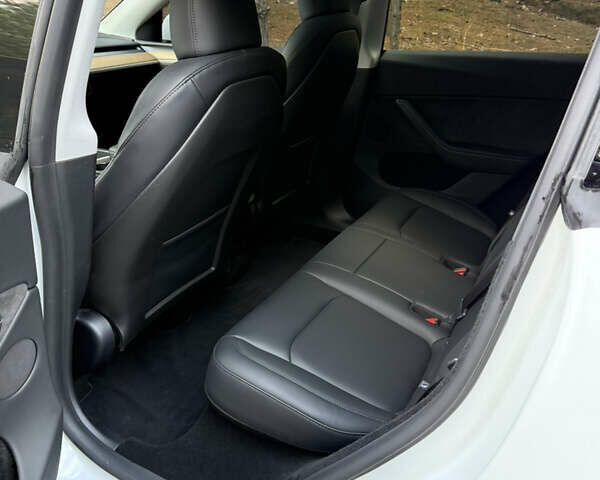 Белый Тесла Model Y, объемом двигателя 0 л и пробегом 4 тыс. км за 32700 $, фото 8 на Automoto.ua