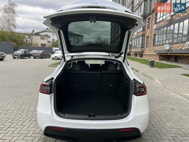 Белый Тесла Model Y, объемом двигателя 0 л и пробегом 2 тыс. км за 34500 $, фото 41 на Automoto.ua