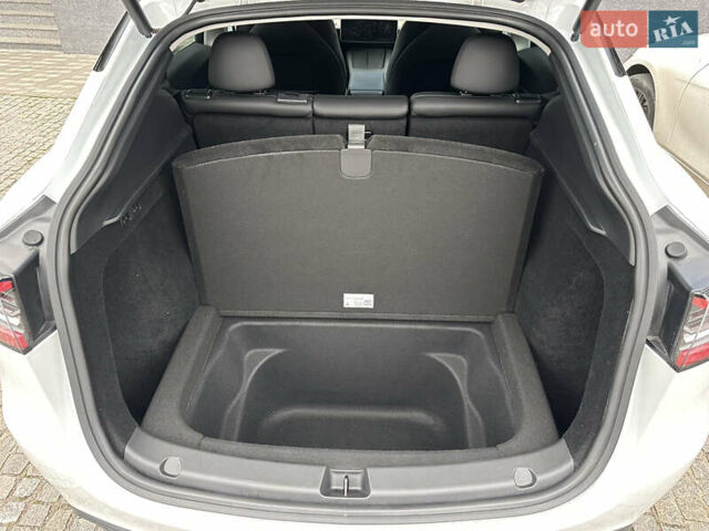 Белый Тесла Model Y, объемом двигателя 0 л и пробегом 16 тыс. км за 33700 $, фото 23 на Automoto.ua